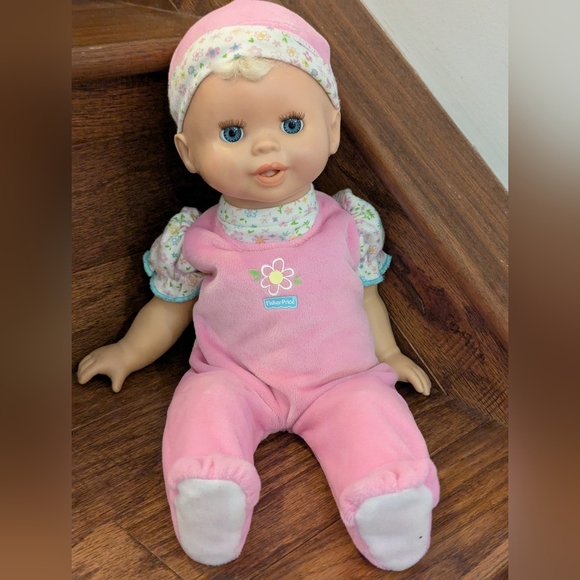 Vintage Fisher Price Interactive Doll Blinks Coos Giggles & Closes Eyes - Picture 5 of 11